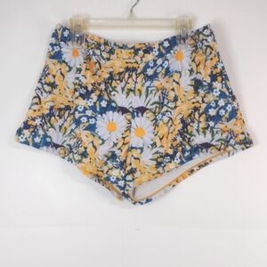 Women's shorts size (4XL)